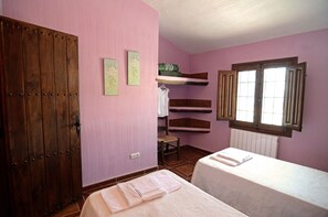 4 bedrooms, bed sheets