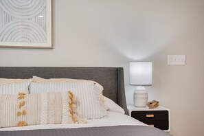 1 slaapkamer, een bureau, een strijkplank/strijkijzer, gratis wifi