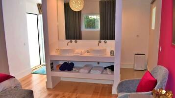 Deluxe Single Room | Premium bedding, memory foam beds, minibar, in-room safe