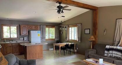 Waterfront 2 bedroom Cabin on Resort grounds