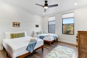 4 chambres, matelas mémoire de forme, bureau, fer et planche à repasser