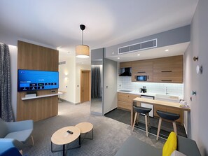 In-room safe, blackout drapes, soundproofing, iron/ironing board - Holiday Inn Express Ankara Airport by IHG (Akyurt)