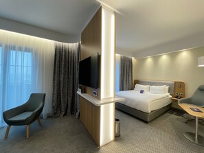 Suite (Free Breakfast) | In-room safe, blackout drapes, soundproofing, iron/ironing board - Holiday Inn Express Ankara Airport by IHG (Akyurt)