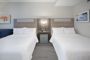 Cofres nos quartos, cortinas blackout, Wi-Fi de cortesia, roupa de cama