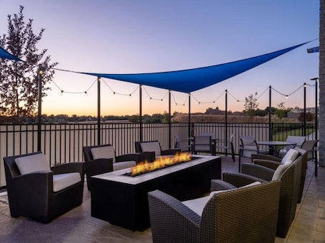 Terraço/pátio. Holiday Inn Express and Suites Meridian-Boise west by IHG