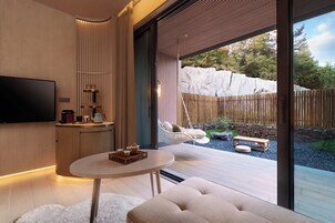 Standard Room, 1 King Bed, Mountain View (Lingfeng Mountain Vw Courtyard Access)