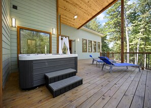 Terrace/patio - IMAGINATION HAVEN! Modern artistic cabin, prime location, hot tub, spa retreat (Broken Bow)