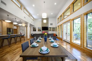 Dining - Creekside Arthouse- creek view, hot tub, spa shower, location, firewood, & games (Broken Bow)