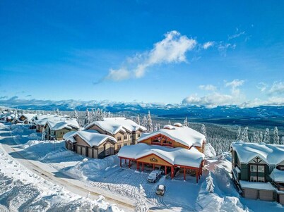 Grizzly Ridge Getaway-Brand New, Hot Tub,Sleeps 11