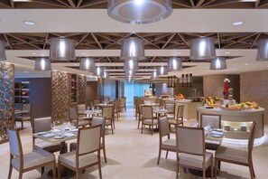 Café da manhã com buffet todos os dias mediante uma taxa