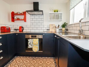 Dishwasher, cookware/dishes/utensils