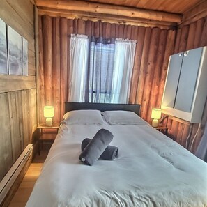 2 Schlafzimmer, Schreibtisch, Bügeleisen/Bügelbrett, kostenloses WLAN