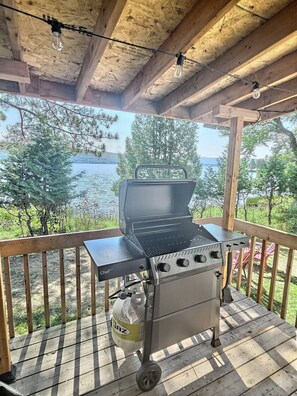 Property grounds - the Laurentides Private Log and Spa Escape (Rivière-Rouge)