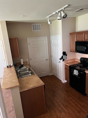 Private kitchen - Peaceful & convenient location fully furnished one bedroom (Thibodaux)