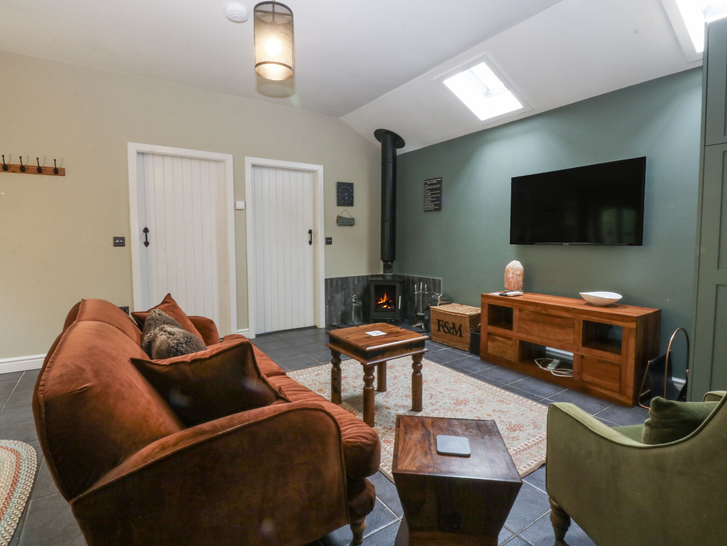 平房 | 起居區 | 電視