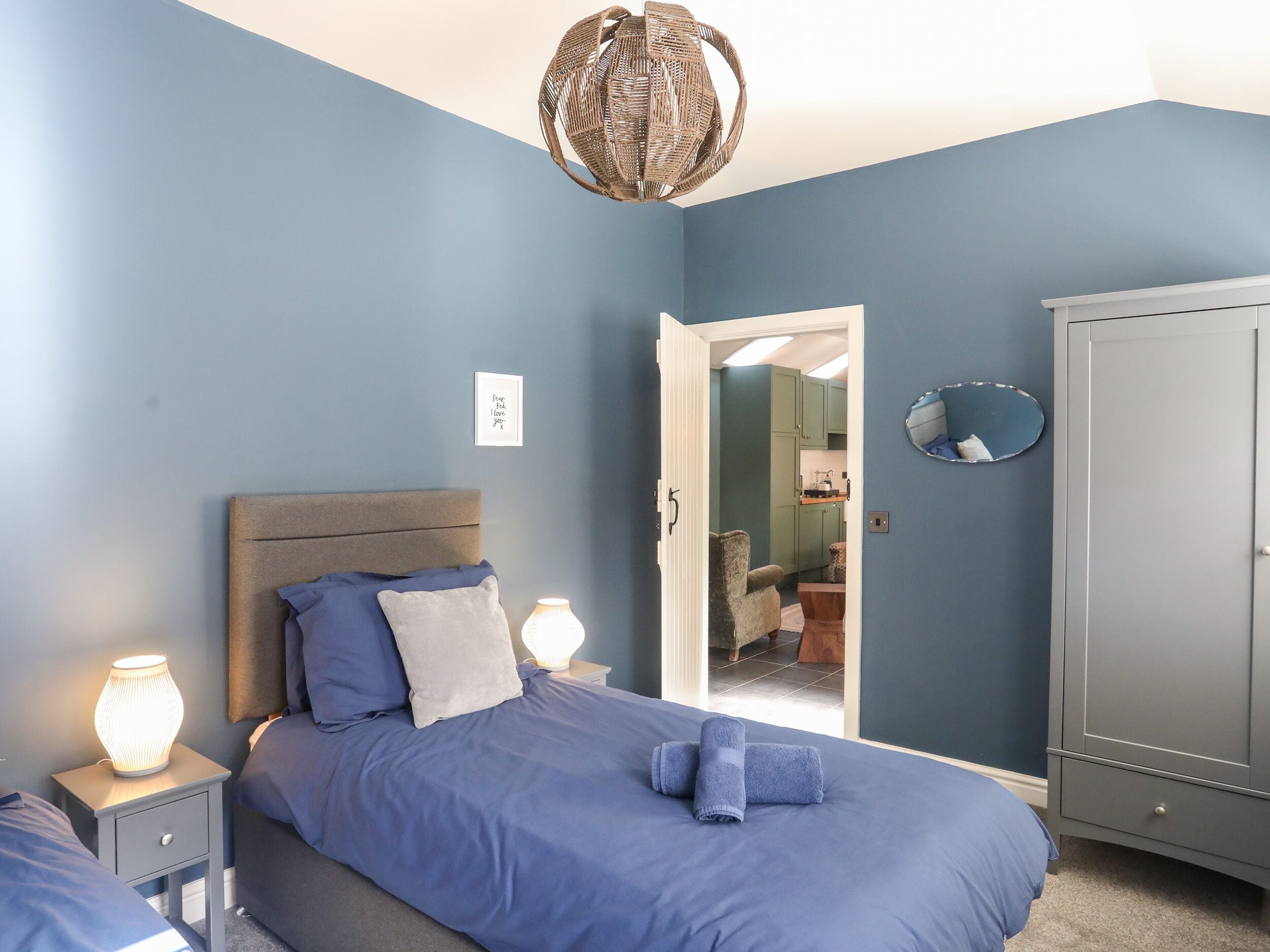 2 bedrooms, individually decorated, individually furnished, free WiFi