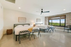 4 bedrooms, iron/ironing board, WiFi, bed sheets