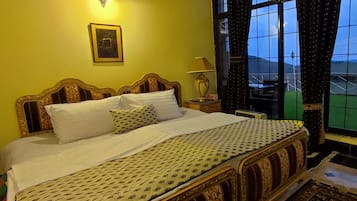 Standard Double Room | Free WiFi, bed sheets