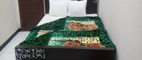 标准双人房 | 熨斗/熨衣板、免费 WiFi、床单