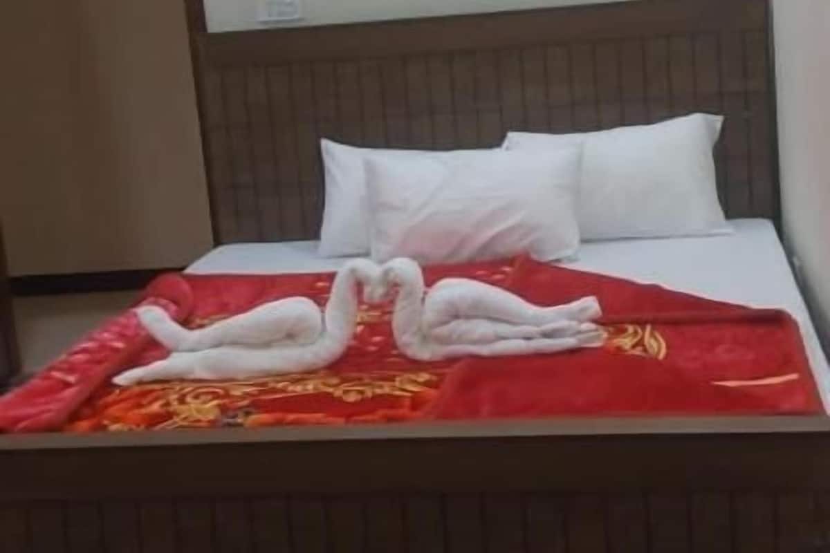 Standard Double Room | Iron/ironing board, free WiFi, bed sheets