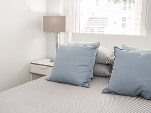 1 habitación, decoración personalizada y muebles diferentes