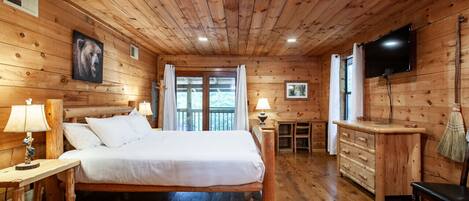 3 bedrooms, desk, iron/ironing board, travel cot