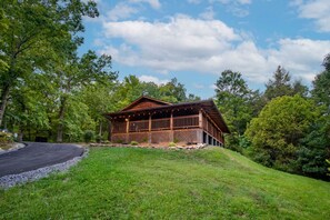 Exterior - Private Cabin Retreat – Relax in the Hot Tub & Cozy Up by Fire! (Pigeon Forge)