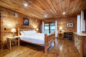 3 bedrooms, desk, iron/ironing board, travel cot