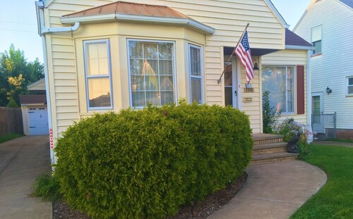 Cozy & Quiet beautiful 4 bedrooms , close to downtown, Cleve clinic