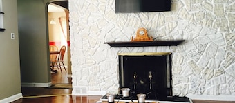 Cozy & Quiet beautiful 4 bedrooms , close to downtown, Cleve clinic