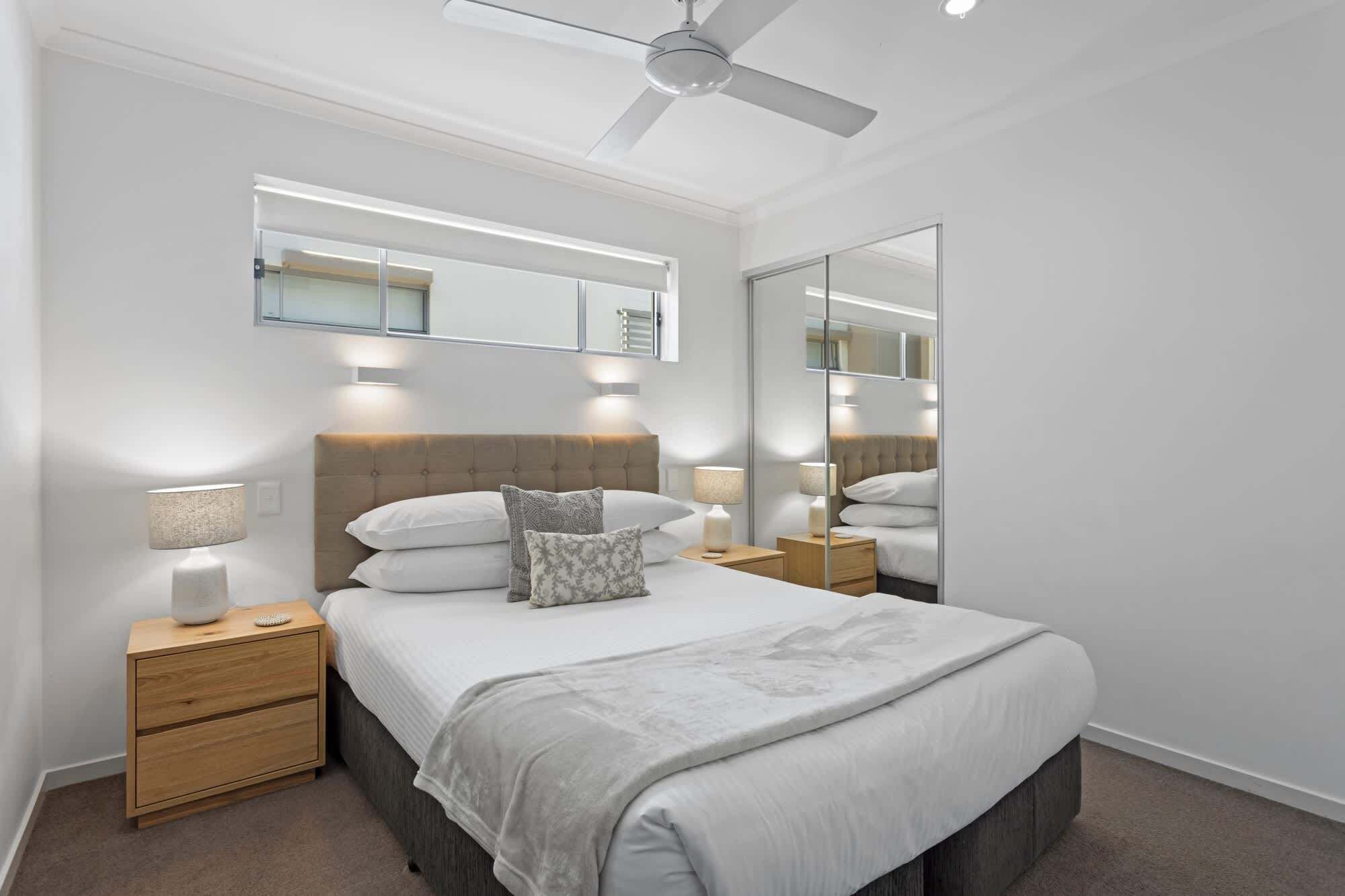 2 bedrooms, desk, iron/ironing board, WiFi