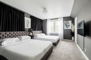 3 bedrooms, in-room safe, desk, iron/ironing board