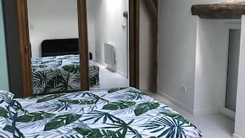 2 bedrooms, iron/ironing board, free WiFi, wheelchair access