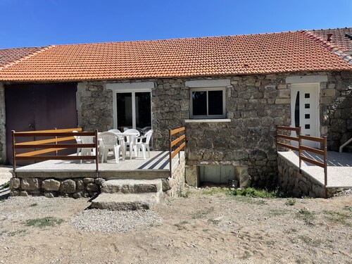 Gîte la Ferme de Palhères Oubliez vos Soucis Dans ce Logement Spacieux et Serein