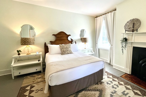 The Willis James Honey Creek Room 1