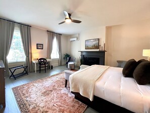 Desk, iron/ironing board, WiFi, bed sheets