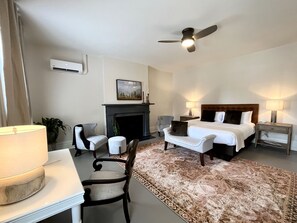 Desk, iron/ironing board, WiFi, bed sheets