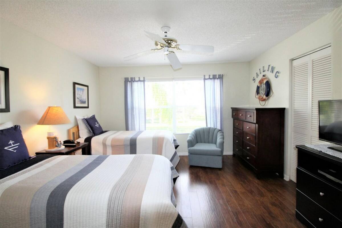 Condo, 2 habitaciones | Decoración personalizada y muebles diferentes 