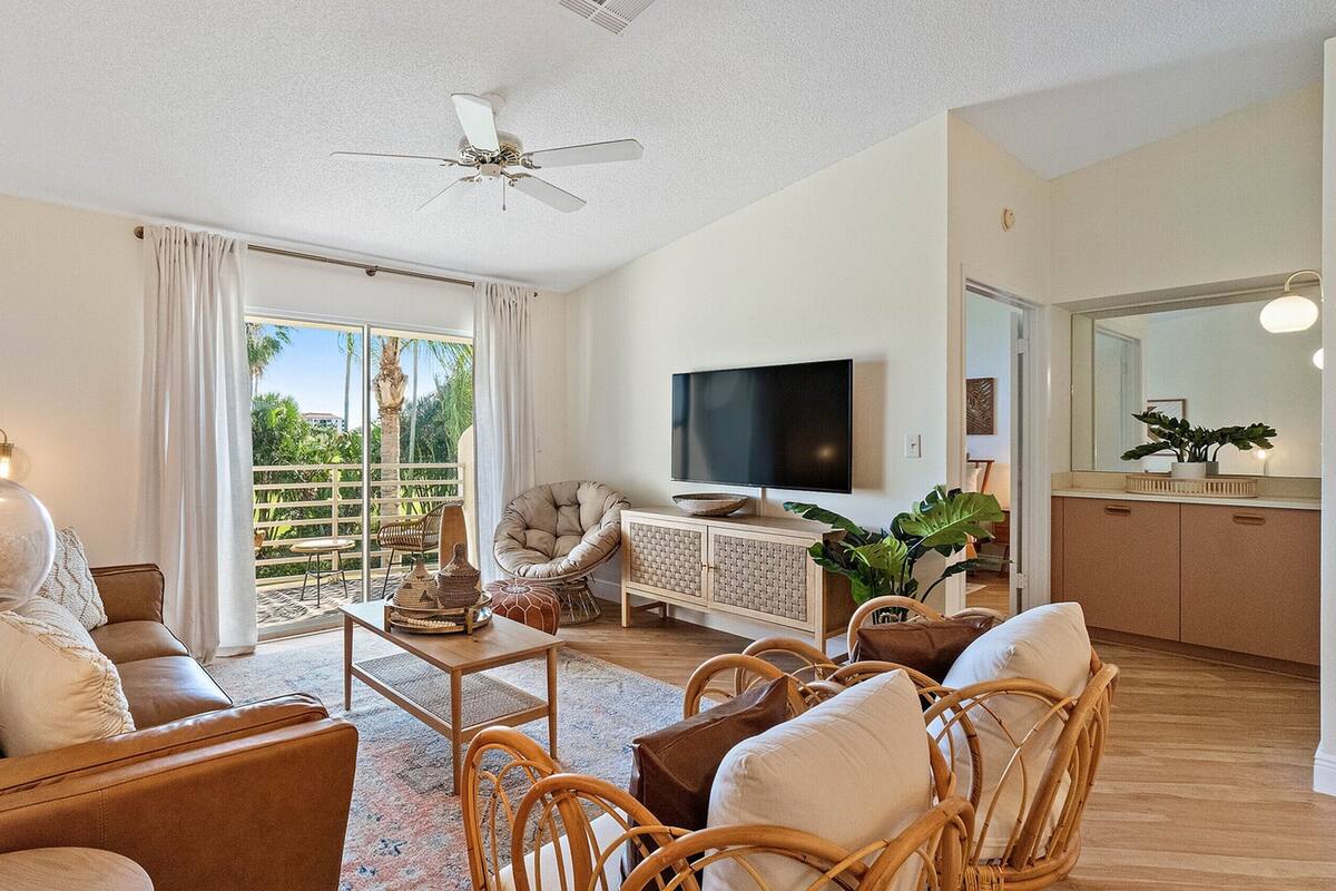 Condo, 2 habitaciones | Área de sala de estar