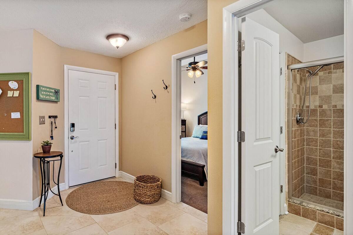 Condo, 2 habitaciones | Decoración personalizada y muebles diferentes 