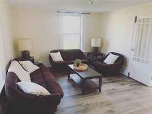 Smart TV - Cozy Island house retreat (Stella)