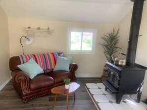 Smart TV - Cozy Island house retreat (Stella)