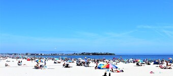 Fun Game Room | Steps to Beach | 2 Level Lux Condo