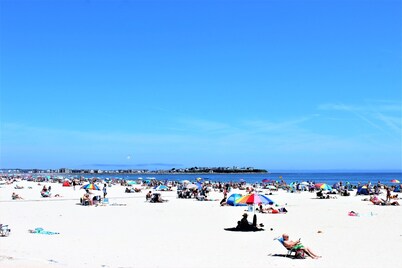 Fun Game Room | Steps to Beach | 2 Level Lux Condo