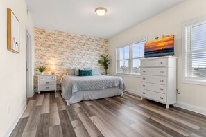 3 bedrooms, desk, iron/ironing board, WiFi