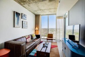 TV, fireplace, offices - Rainey Street |Heated Rooftop Pool| by Barclé Group (Austin)