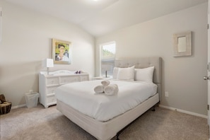 3 soverom, strykejern/-brett, wi-fi og sengetøy