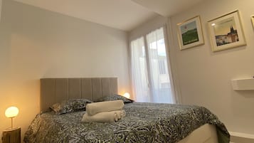 1 slaapkamer, een bureau, een strijkplank/strijkijzer, gratis wifi