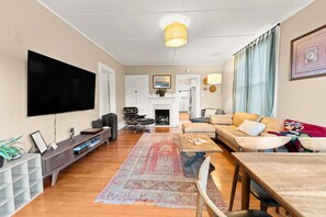 Smart TV y chimenea