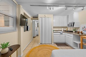 4 habitaciones, tabla de planchar con plancha y cuna de viaje